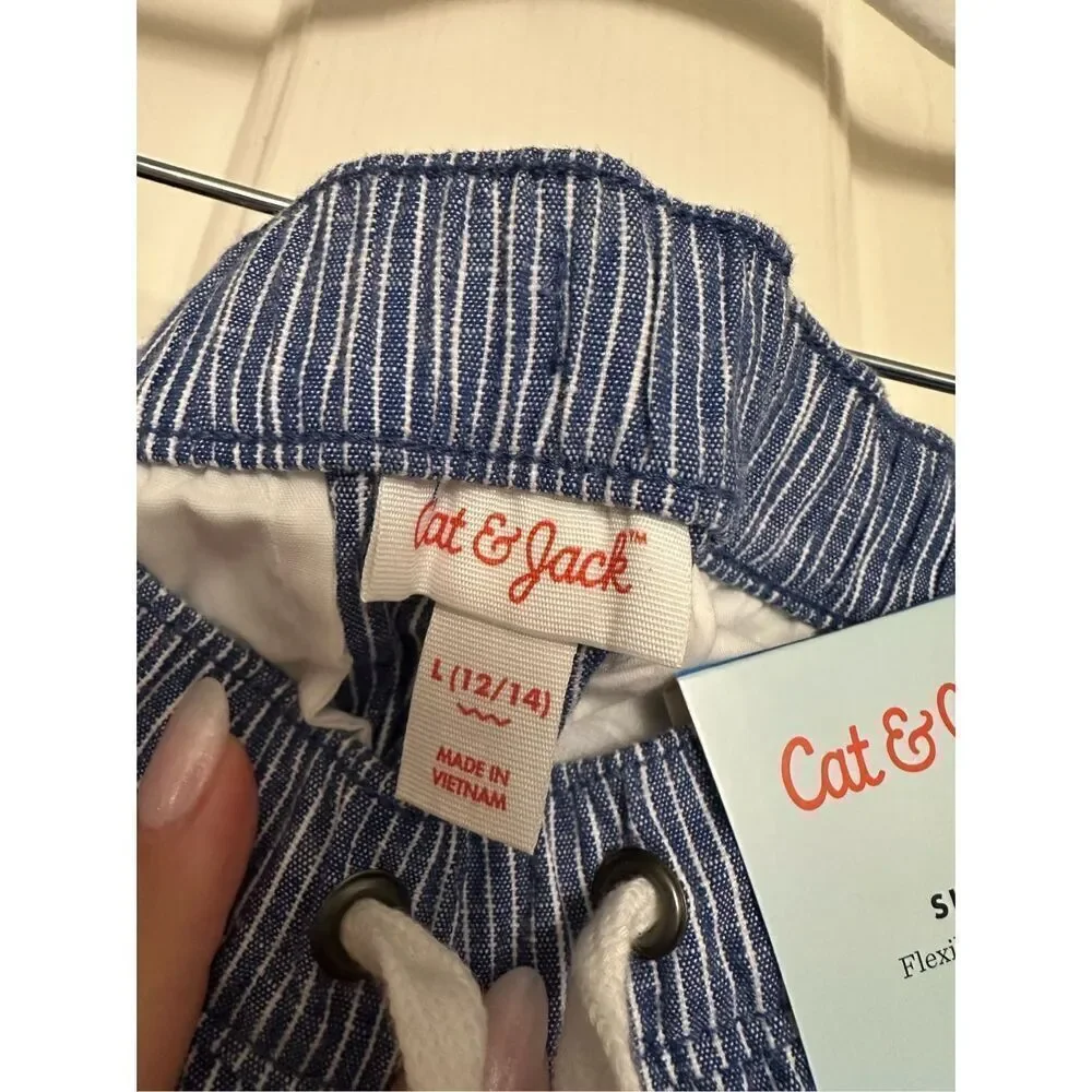 Cat and Jack white pin stripe chambray boys shorts with drawstring size L (12/14